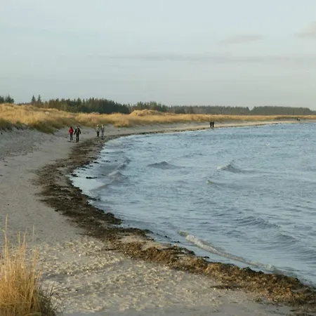 5 Person In Hals-by Traum Hals